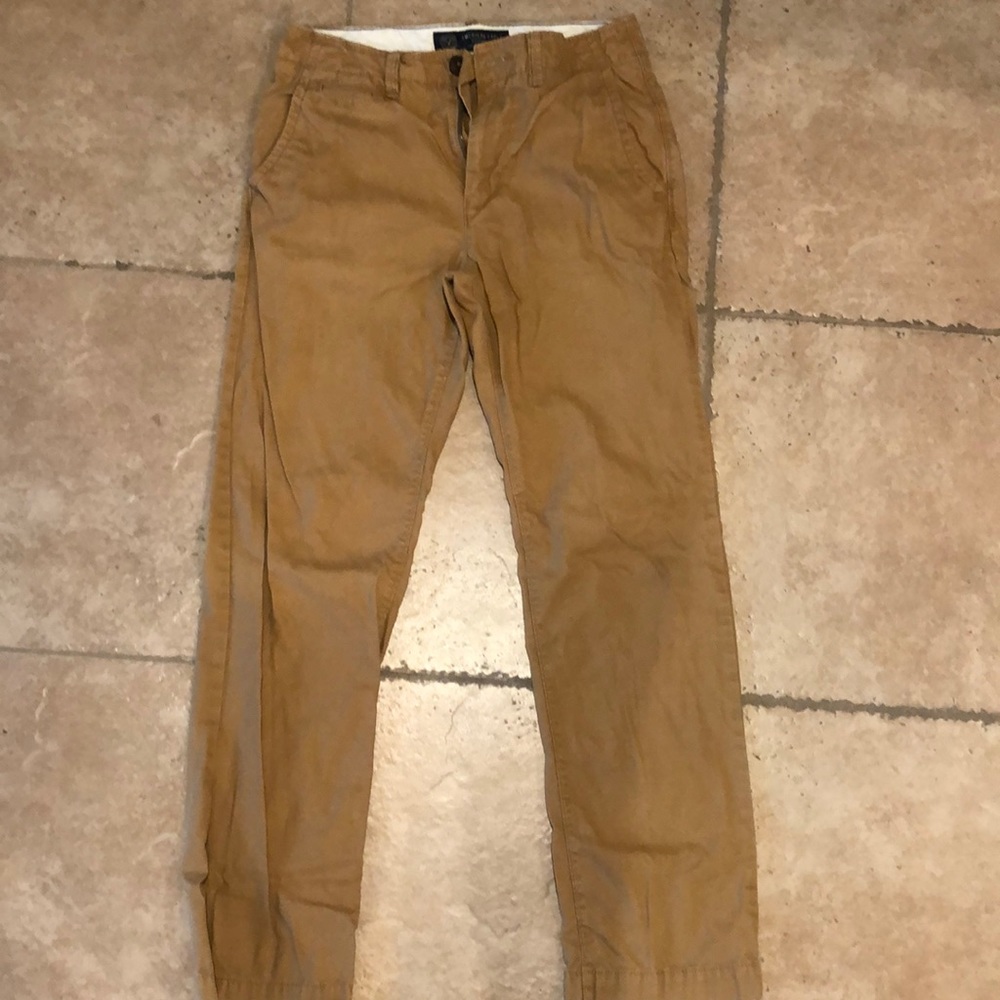 AE khaki pants excellent condition